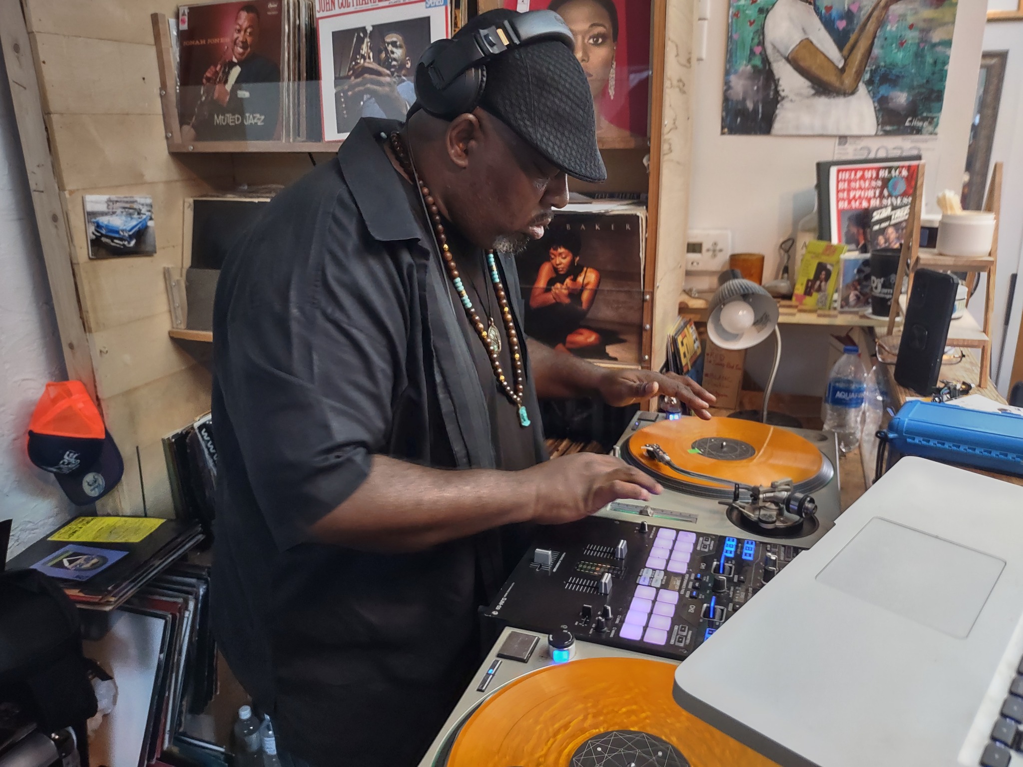 DJ Dug Boogie performing